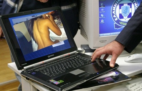 Με ψεύτικο προφίλ 44χρονος παρέσυρε 13χρονη