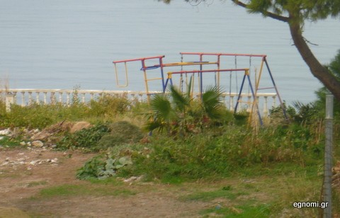 Άχρηστη η παιδική χαρά στους Ευβοείς Αγίους