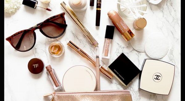 Αυτά πρέπει να περιλαμβάνει το νεσεσέρ των διακοπών σου!