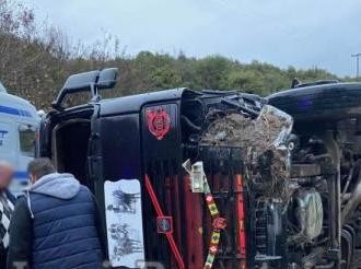 ΣΤΕΡΕΑ ΕΛΛΑΔΑ:  Βράχος έπεσε πάνω σε νταλίκα - Άγιο είχε ο οδηγός (VIDEO)