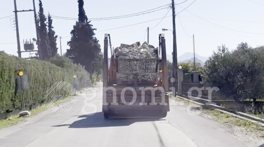 Φορτηγό μετέφερε μπάζα προκαλώντας τρόμο (VIDEO)