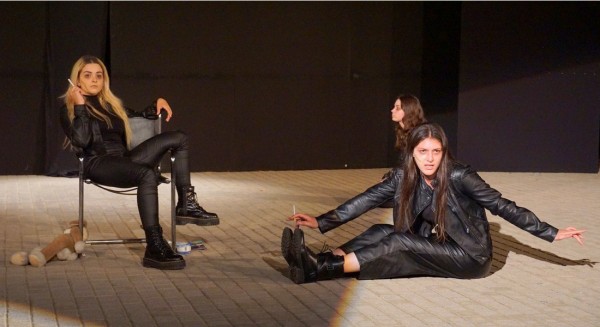 ΚΑΡΥΣΤΟΣ ΑΝΕΜΟΠΥΛΕΣ: Ερμηνεία για βραβείο από τη νεανική ομάδα του Θεατρικού Τμήματος