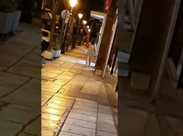 Γυναίκα περπατούσε γυμνή στους δρόμους της Θεσσαλονίκης (VIDEO)