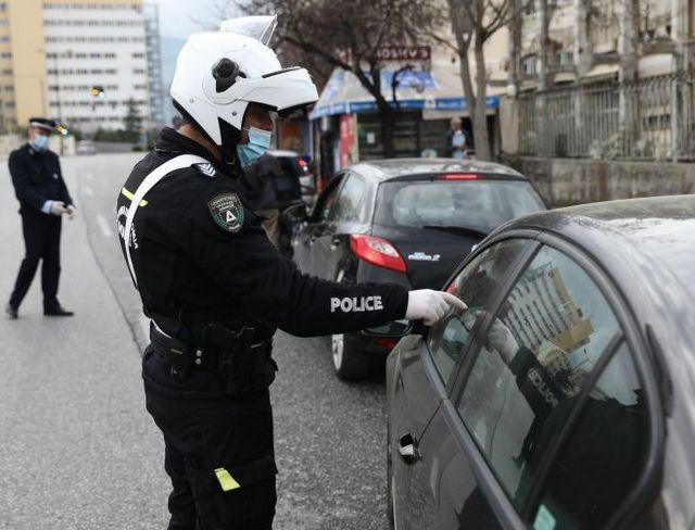ΑΠΑΓΟΡΕΥΣΗ ΚΥΚΛΟΦΟΡΙΑΣ: Έτσι γίνονται οι αστυνομικοί έλεγχοι (VIDEO)