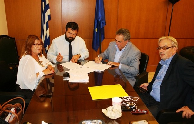 Έπεσαν οι υπογραφές για το γήπεδο του Σταυρού