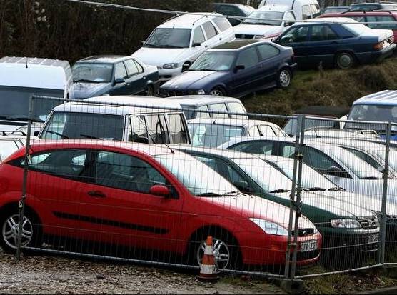 Επιτήδειος ιδιοκτήτης μάντρας με ΙΧ έχει γεμίσει με βουλγάρικα οχήματα την Εύβοια