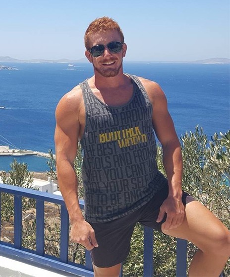 Προκάλεσε σχόλια με το πουλί ο Βασίλης Σοφίου