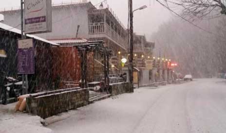 Σφοδρή χιονόπτωση στο Πήλιο