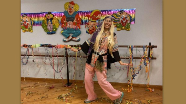 ΧΑΛΚΙΔΑ: Η Δήμητρα Χρηστίδου έκλεψε τις εντυπώσεις ως χίπισσα