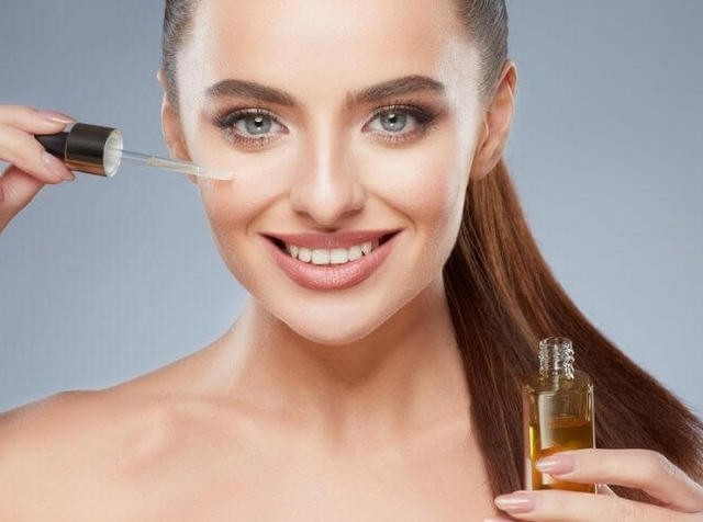 DIY: Λάδι ενυδάτωσης προσώπου με δύο απλά υλικά!