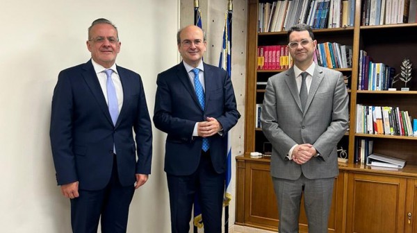 Καμία συγκεκριμένη δέσμευση Χατζηδάκη για το θέμα της ΛΑΡΚΟ