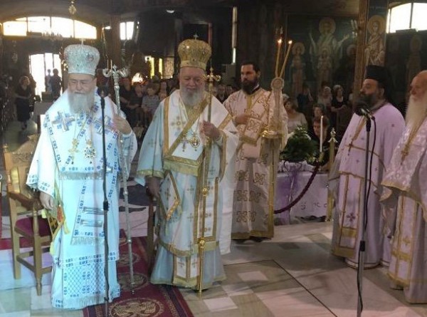 Δύο Μητροπολίτες στο μνημόσυνο της Ευαγγελίας Καραμούζη