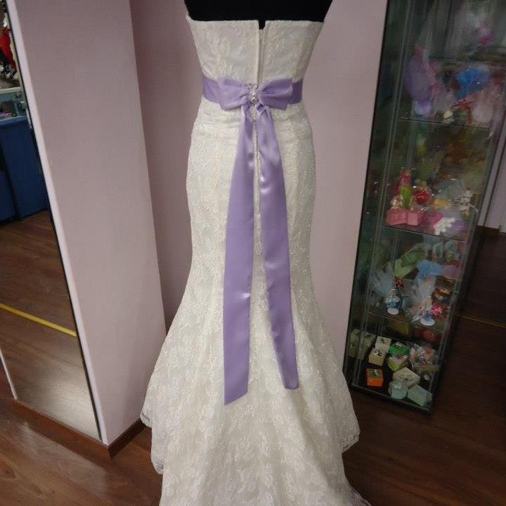 Βραδινά φορέματα και νυφικά στη μισή τιμή!