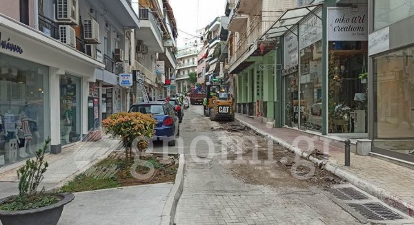 ΧΑΛΚΙΔΑ: Ξεκίνησαν τα έργα στην οδό Αντωνίου