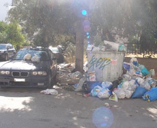 Όταν πετάει σκουπίδια ένας γαϊδαρος...