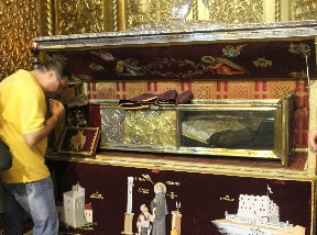 Προσκύνησαν το άφθαρτο λείψανο του Αγίου Διονυσίου