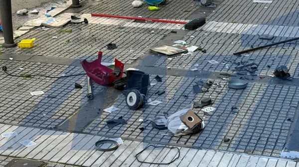 Συνελήφθη η μητέρα 5χρονου που πέταξε από το μπαλκόνι ...από νερό μέχρι ηλεκτρική σκούπα (VIDEO)
