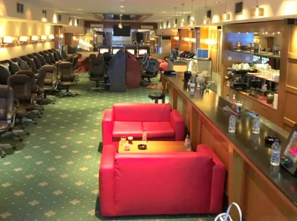 Είχαν στήσει παράνομο καζίνο σε μπαράκι (φωτό)