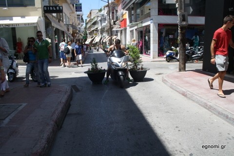 Ο καθένας όπως μπορεί...