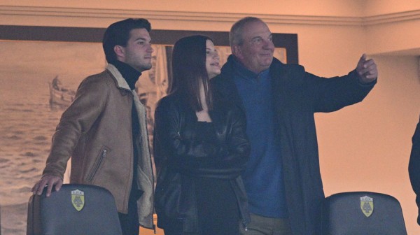 Ο Κώστας Καραμανλής μαζί με τα παιδιά του είδαν την Εθνική σε σουίτα της Opap Arena