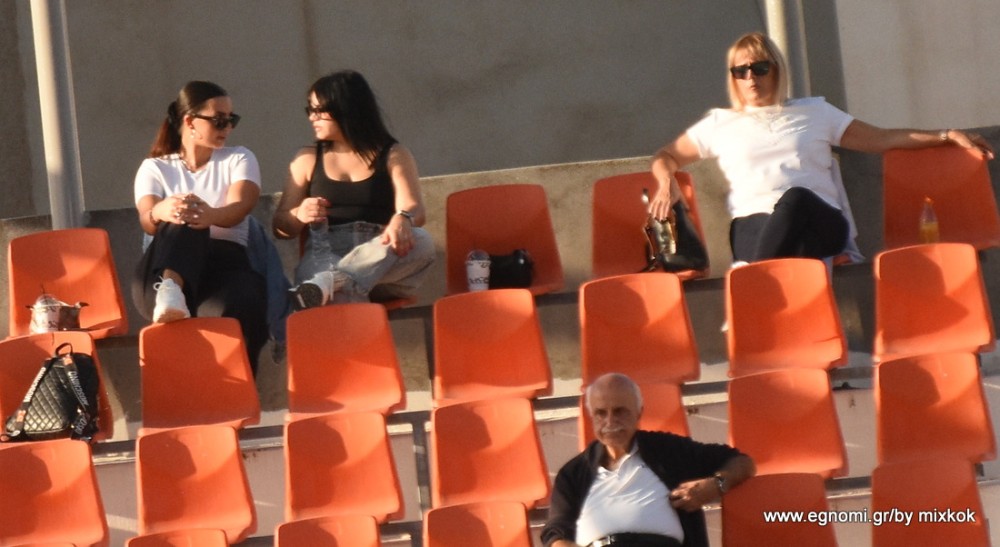 Ο ΑΟΧ πάτησε like στον εαυτό του, το Facebook τρολάρει και ...Παρασκευούλα ζάχαρη, Παρασκευούλα μέλι