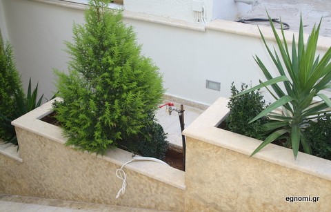 Καλαίσθητη είσοδος πολυκατοικίας