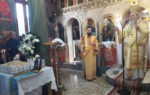 Ο Μητροπολίτης πήγε στη Γλυφάδα για το μνημόσυνο του μακαριστού ιερέα Βασίλειου Ντελέκου