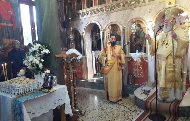 Ο Μητροπολίτης πήγε στη Γλυφάδα για το μνημόσυνο του μακαριστού ιερέα Βασίλειου Ντελέκου