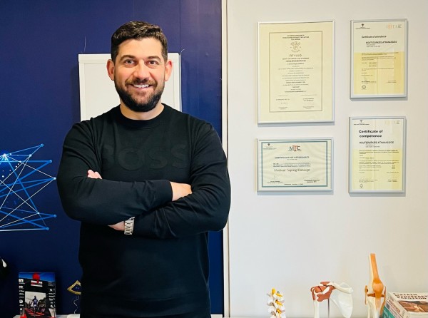 ΝΑΣΟΣ ΚΟΥΤΣΟΥΡΑΔΗΣ: Η Χαλκίδα, η φυσικοθεραπεία και τα όνειρα του!