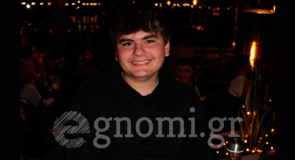 Αγαπάει το ...Παρα πέντε!