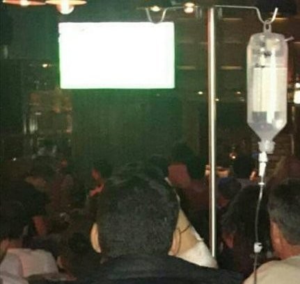 Οπαδός του ΠΑΟΚ έφυγε με τον ορό από νοσοκομείο για να δει το ματς με την Μπενφίκα