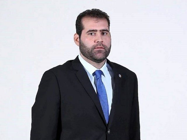 Ο Βασίλης Σιδεράκης υπεύθυνος στο γραφείο Τύπου του Θανάση Ζεμπίλη