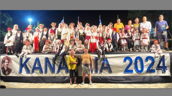 ΕΡΕΤΡΙΑ - ΚΑΝΑΡΕΙΑ 2024: Χορευτές και καραγκιόζης ενθουσίασαν το κοινό