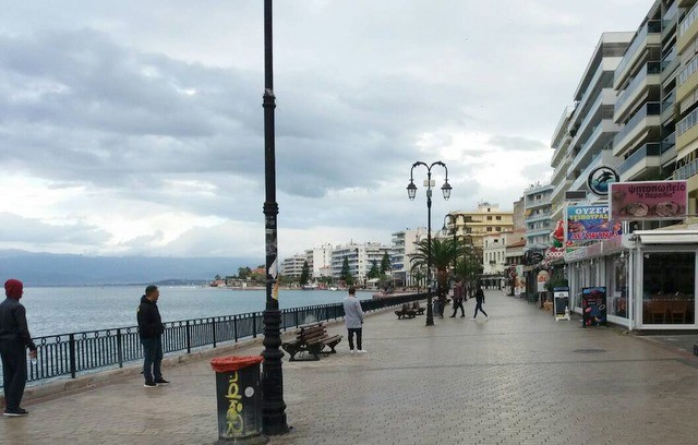 Ζητιάνος ... πούλησε τσαμπουκά σε κατάστημα της παραλίας Χαλκίδας