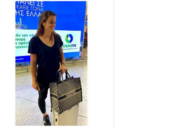 Αποστομωτική απάντηση της Σάκκαρη σε σχόλιο για την ακριβή της τσάντα