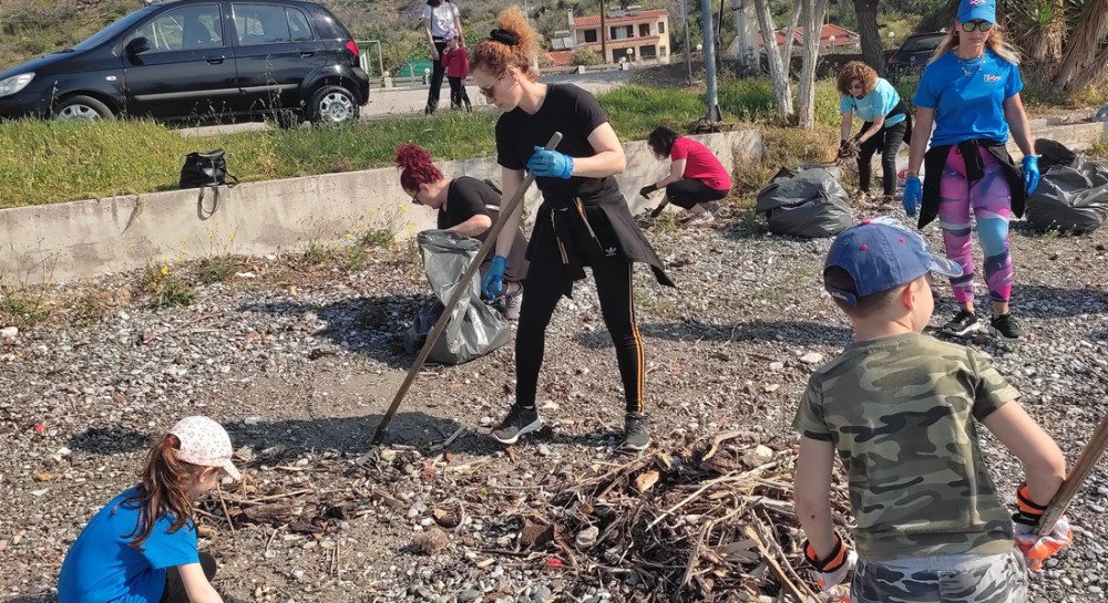 ΛΙΜΝΗ Β. ΕΥΒΟΙΑ: Παιδιά νηπιαγωγείου καθάρισαν το Κοχύλι