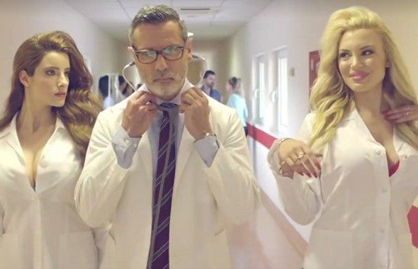 Σάλος με το σποτ για την αιμοδοσία και τις σέξι νοσοκόμες