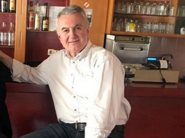 Πρώην δήμαρχος απείλησε να κόψει τις φλέβες του μέσα στο Δημοτικό Συμβούλιο