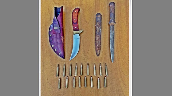 ΦΘΙΩΤΙΔΑ: Μαχαίρια και σφαίρες είχαν δύο Έλληνες στην κατοχή τους