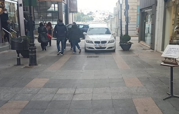 ΧΑΛΚΙΔΑ: Συνεχίζει να προκαλεί ο αρχιμανδρίτης με τη λευκή BMW