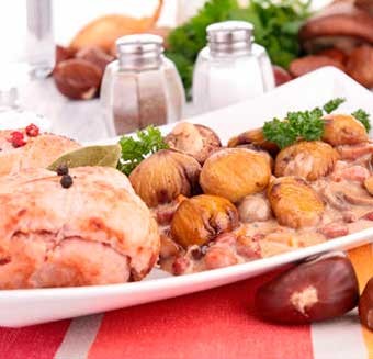 Χοιρινό με κάστανα στη γάστρα