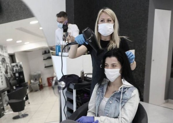 ΚΟΡΩΝΟΪΟΣ: Πρόστιμο 1.000 ευρώ σε κομμωτήριο στη Στερεά Ελλάδα την Τετάρτη