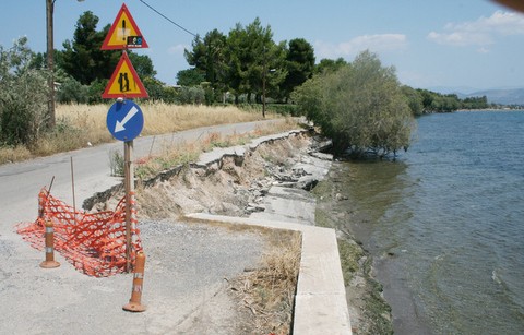 Επισκευάζεται το γκρεμισμένο κρηπίδωμα στο Φάρο Αυλίδας