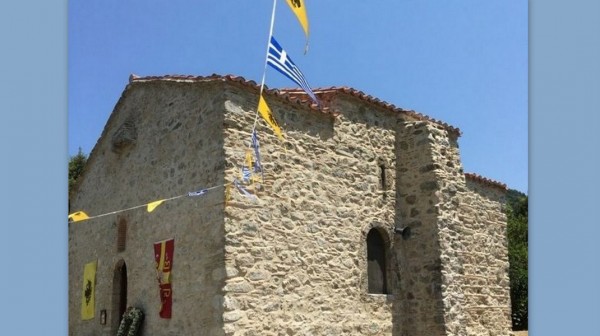 Πρωτομαγιά με Αγιασμό και κεράσματα στο εκκλησάκι της Παναγίας Χιλιαδούς