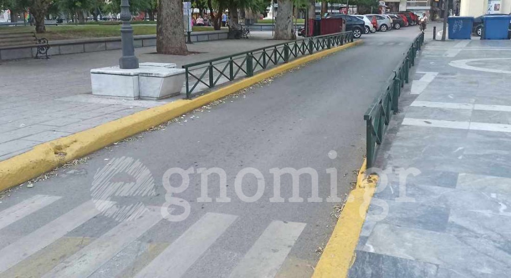 ΧΑΛΚΙΔΑ: Διπλή παγίδα για πεζούς στη διάβαση μπροστά στο ναό του Αγίου Νικολάου