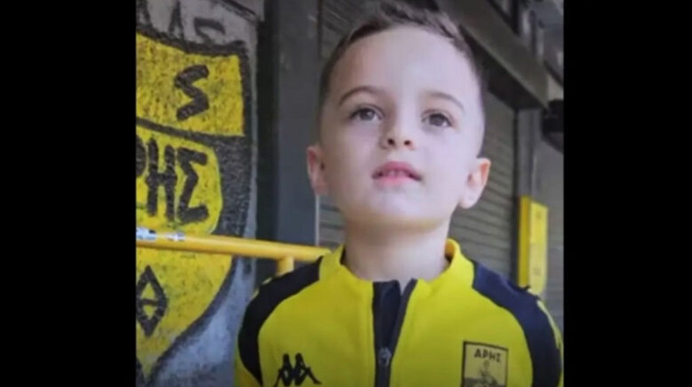 Νικόλας Αναστασιάδης: Ο πιτσιρικάς φίλος του Άρη που έχει γίνει viral θέλει να παίξει μπάλα στην Αρτάκη (VIDEO)