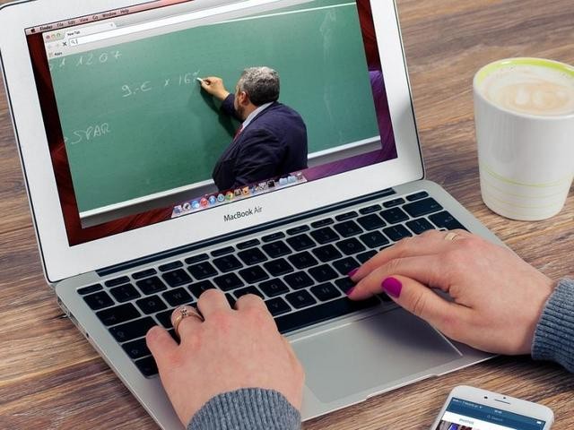 Τηλεκπαίδευση: Επεσε το σύστημα - Προβλήματα για τους μαθητές στο webex