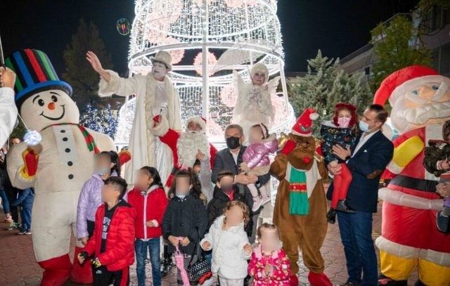 ΕΙΣΗΓΗΣΗ ΕΙΔΙΚΩΝ: Αναστολή εορταστικών εκδηλώσεων σε δημόσιους χώρους και μάσκες παντού