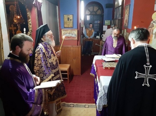 Ο Μητροπολίτης τέλεσε στο Μύτικα Προηγιασμένη Θεία Λειτουργία