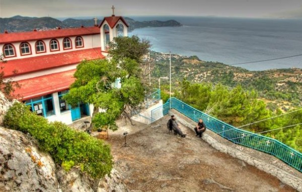 Γιορτάζει η Παναγία Οξυλίθου